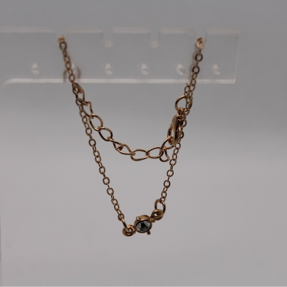 NWOT Elegant Gold Bracelet with Charm - Picture 3 of 3